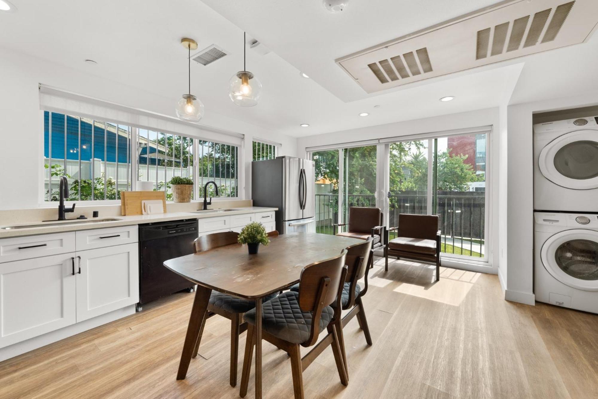 Charming Urban Retreat Near Usc In La- Private Room With Share Living Room With Kitchen Los Angeles Eksteriør billede
